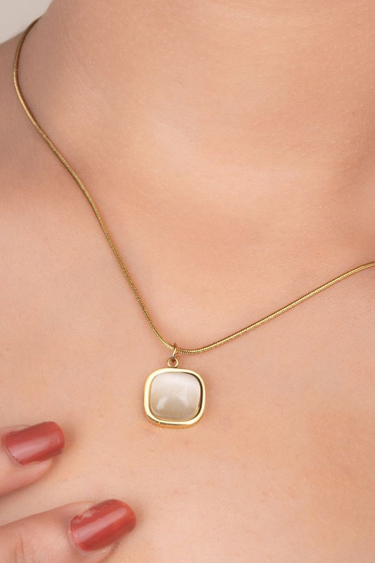 IRA LUXE BROWN PENDANT WITH GOLD CHAIN