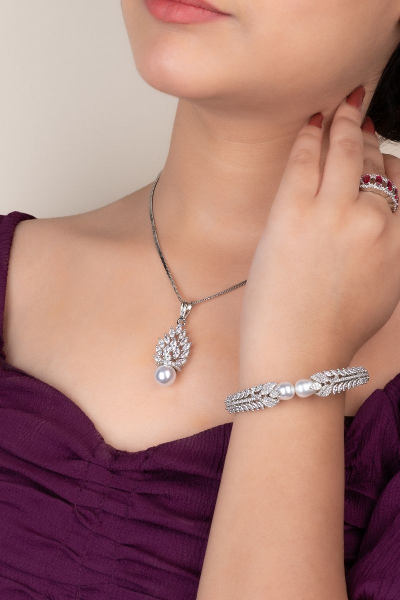 NORA CLASSIC PEARL CZ PENDANT SET (CHAIN NOT INCLUDED)